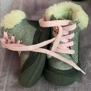 Winter booties for toddler girl